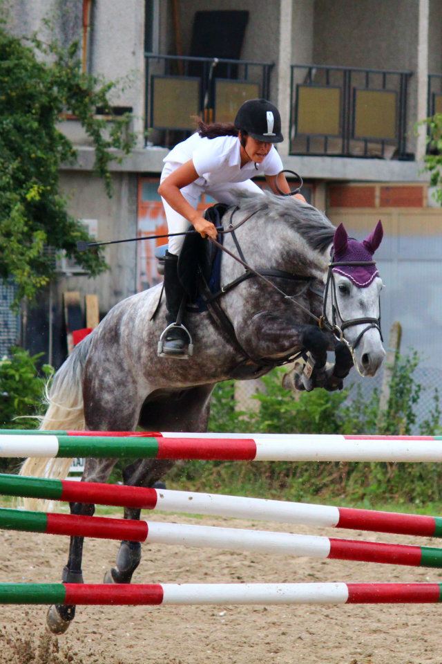 simona horse riding 20